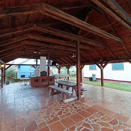 Guest house Grund Diakszallas - *